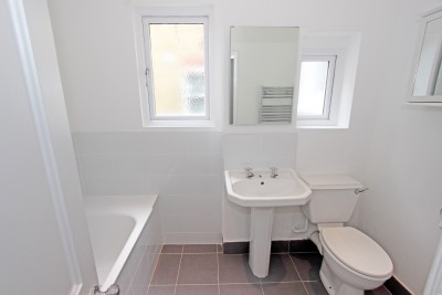 Bathroom 1b (1)