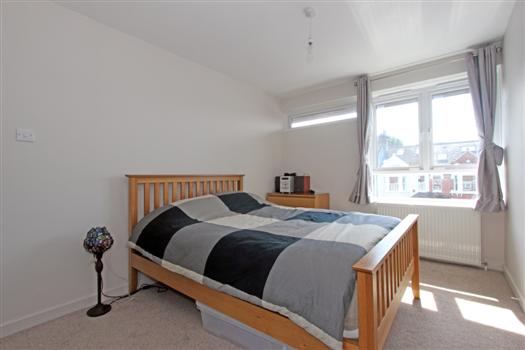 4B Dingwall Road bedroom 1