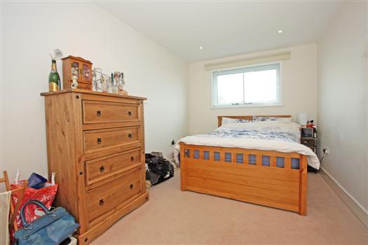 216 Warwick bedroom1