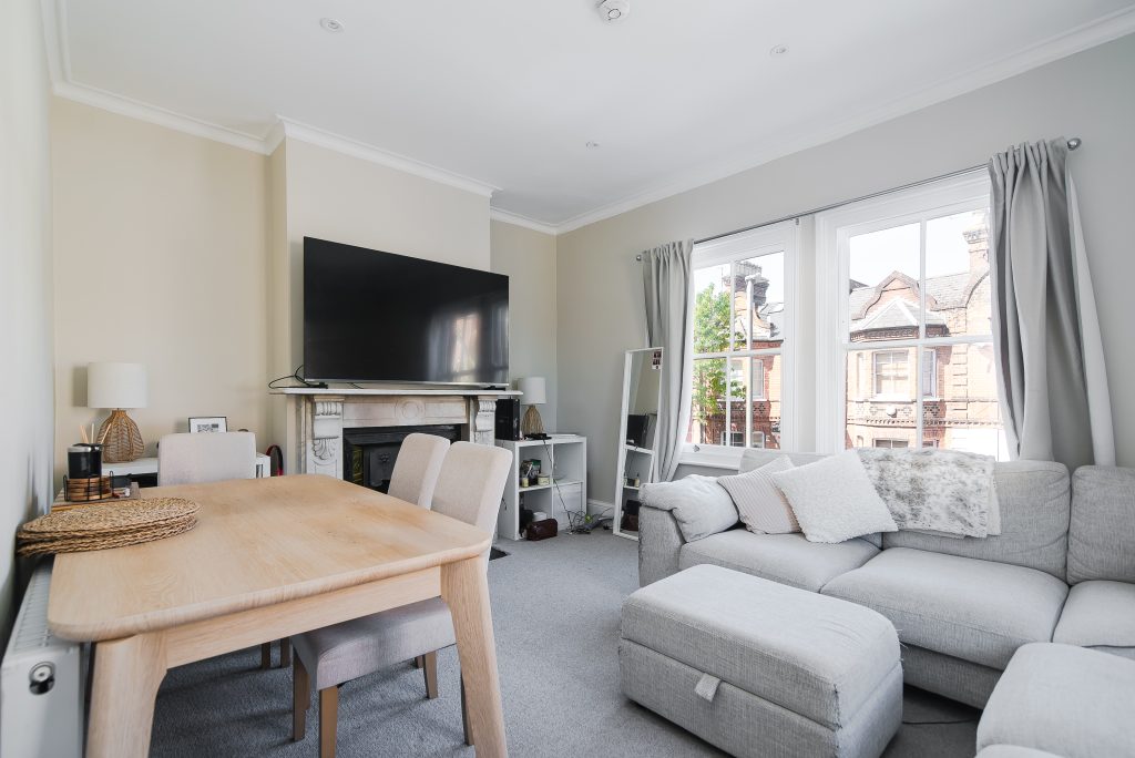 Lounge – 31 MontefioreRd, SW11