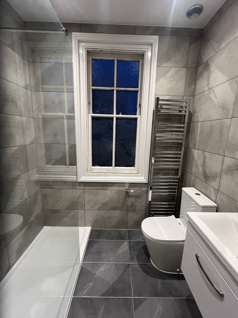31 Montefiore St SW8 – Bathroom