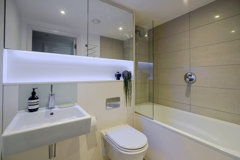 39 Hardwicks Sq – Bathroom 2