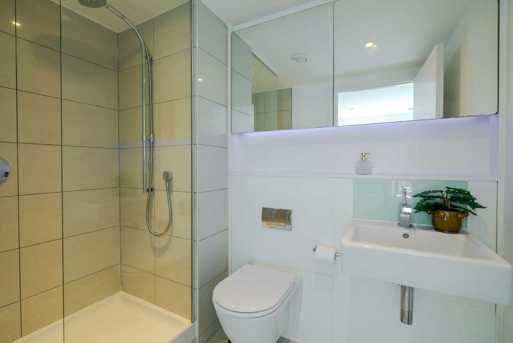 39 Hardwicks Sq – Bathroom 1