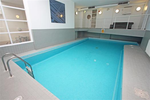 122 Park South swimming pool