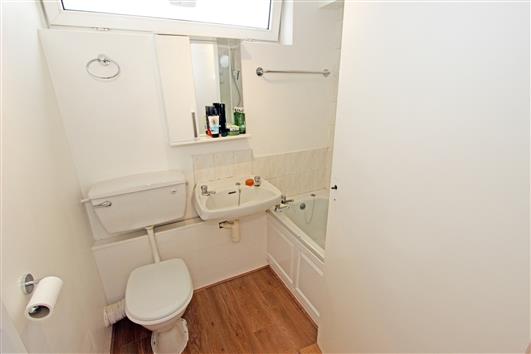 Bathroom 1b (1) – 1 teyham Court, SW11