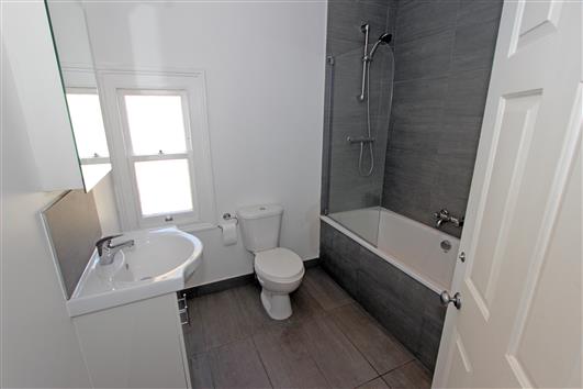 Bathroom 1b