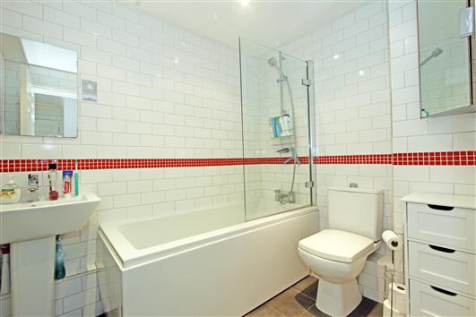 bathroom-1a-174 Clapham Park Road