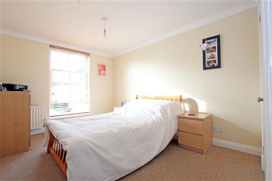 bedroom-1-174 Clapham Park Road