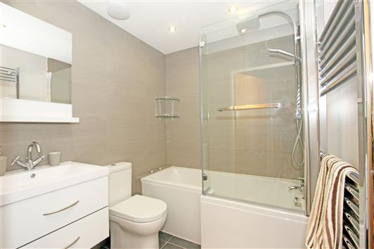 Bathroom 1a-54 Belvedere Place SW2