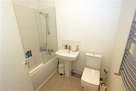 Bathroom 1b-92a Clapham Common Northside SW4