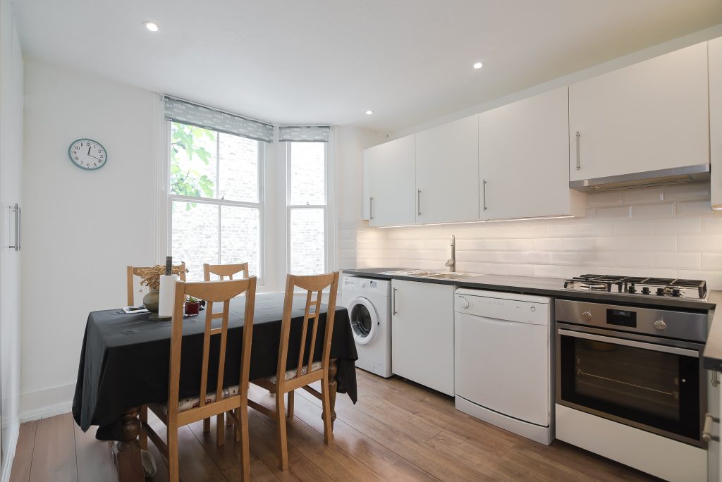 25a Marmion Rd SW11 – kitchen