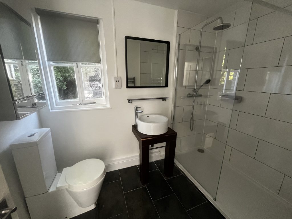 81 Grayshott Road, Battersea – Bathroom