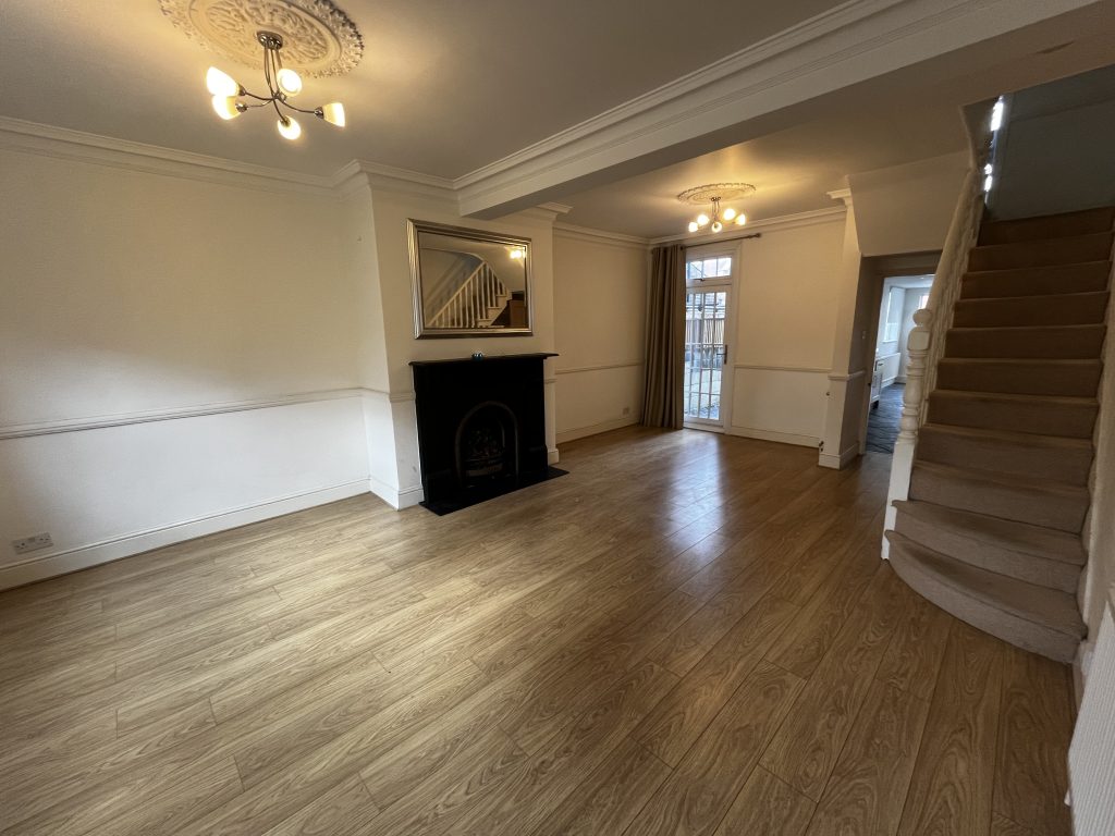 Lounge 1 – 32 Norman Road SW19