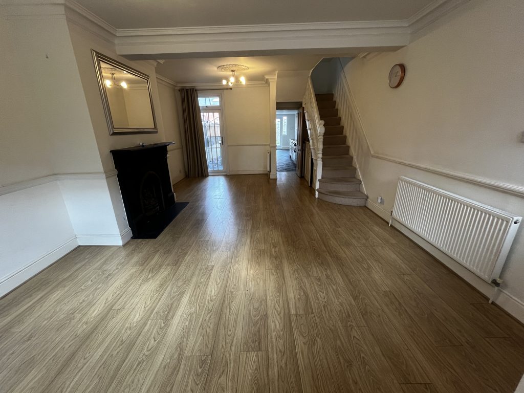 Lounge 2 – 32 Norman Road SW19