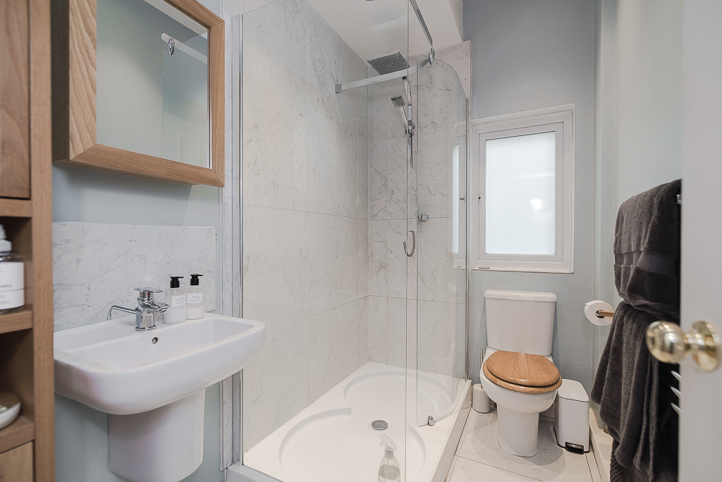 47 Fontenoy Rd – Bathroom
