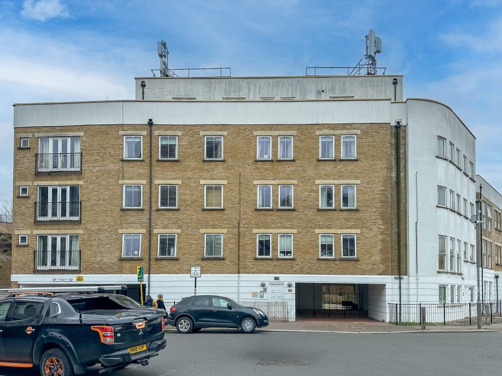 Front – 10 Icon Building Battersea High Street SW11
