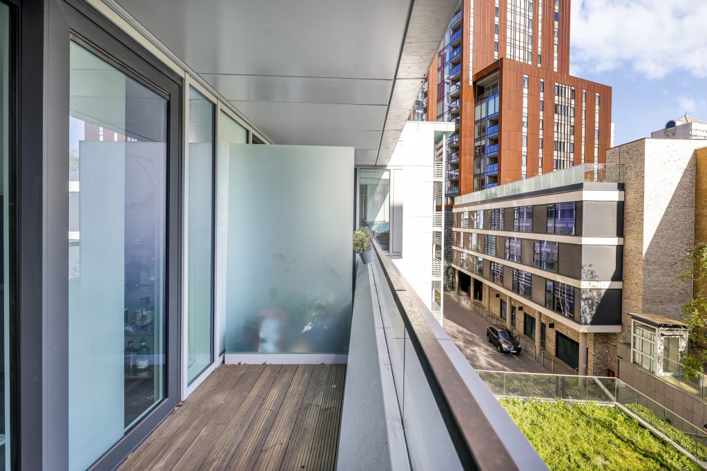 21 Beacon Tower Wandsworth – Balcony