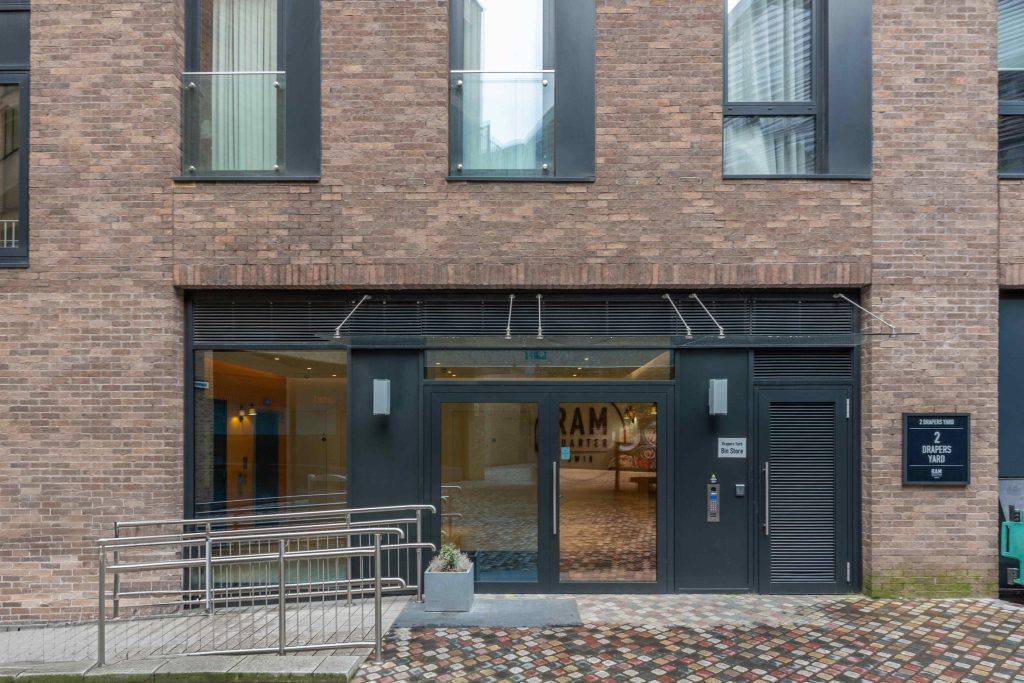 18 Drapers Yard Ram Quarter SW18 – exterior