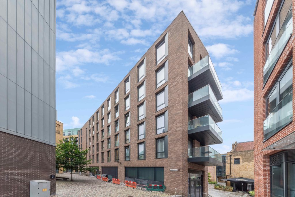 18 Drapers Yard Ram Quarter SW18 – exterior a