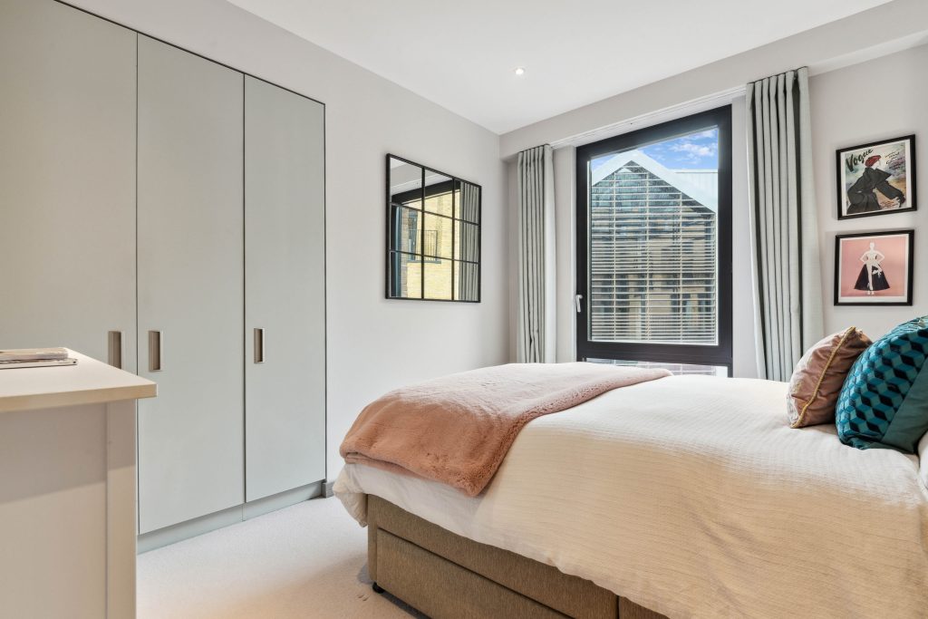 18 Drapers Yard Ram Quarter SW18 – Bedroom a