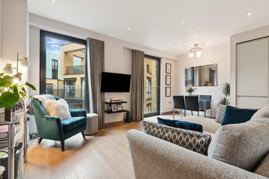 18 Drapers Yard Ram Quarter SW18 – lounge