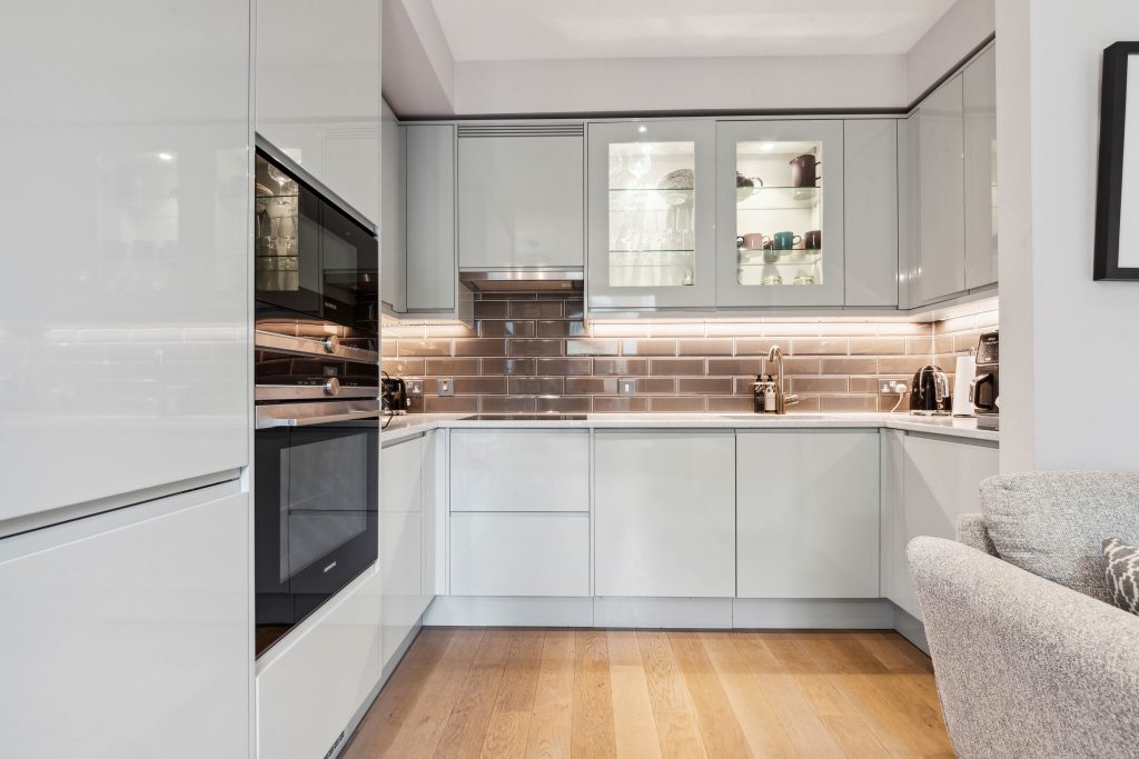 18 Drapers Yard Ram Quarter SW18 – kitchen